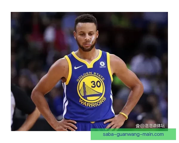 库里手臂被球迷拉拽 科尔回应勇士跌至第十争夺前六已不现实