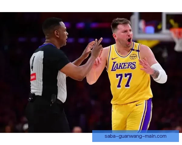 东契奇32分带伤鏖战三分绝平三不沾效率低迷遗憾吞里程悲 东契奇32分带伤鏖战三分绝平三不沾效率低迷遗憾吞里程悲